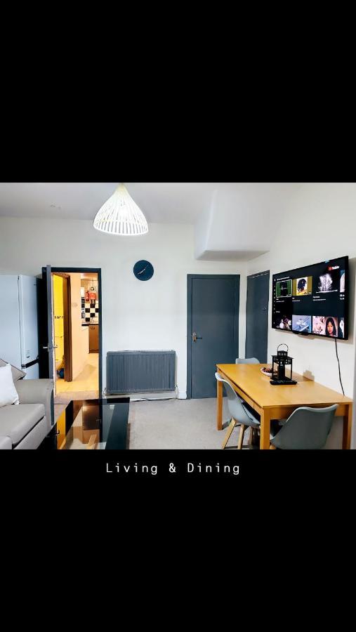 2 Bedroom Double Bed In East Londen Buitenkant foto