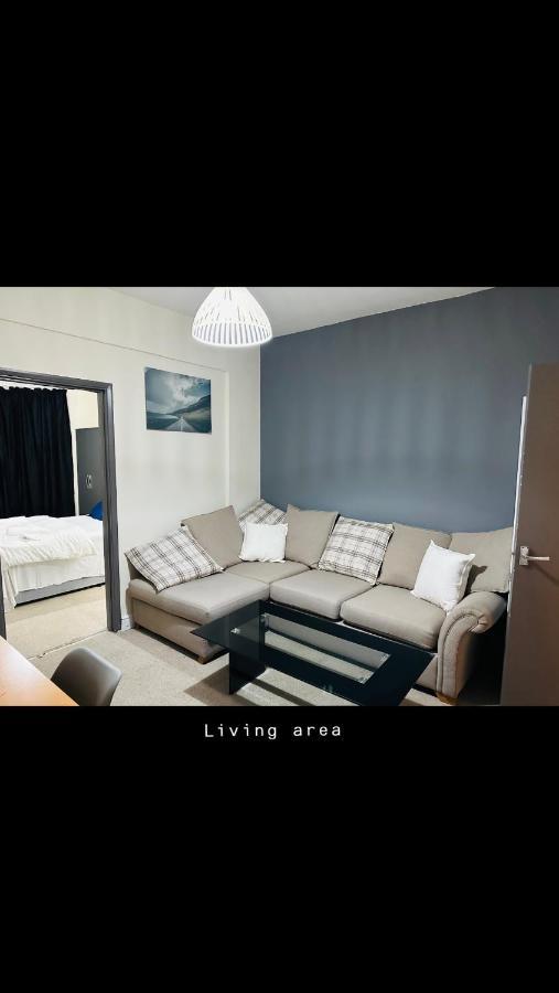 2 Bedroom Double Bed In East Londen Buitenkant foto